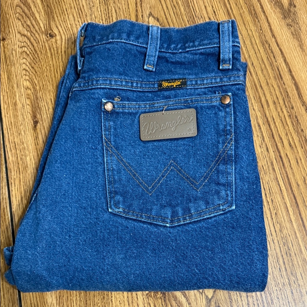 The Wrangler 936PDW Cowboy Cut Slim Fit.  32x30